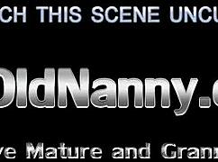 Abuela Gorda Sucia se Follea con Dildo