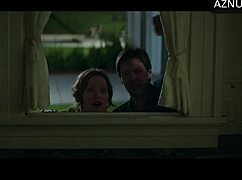 Gina Gershon ve scéně v tangách z filmu Blockers