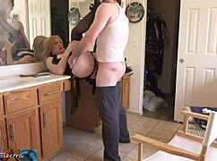 Üvey Oğlum Banyoda Dar Anüsümü Deliyor