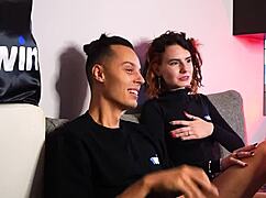 וואו, משחקי אמת או חובה וולגריים עם פשיטה מתלקחים!