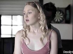 Şirin 18+ genç ilk büyük yarak'ıyla mücadele ediyor