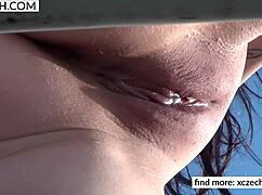 おい、チェコ娘たちが屋外でマンコをフラッシュするぞ xczech comで？