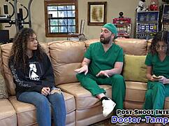 Doctor Tampa elvégzi Mara Luv első nőgyógyászati vizsgálatát