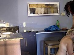 Milf mocno ruchana w kuchni, wytrysk na wielkie cycki! 😍