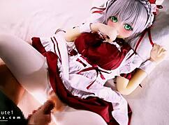 Tira uma selfie com uma boneca anime cartoon linda