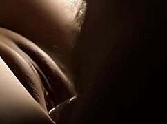 야, 클로즈업으로 콘돔 내용물이 면도한 보지에 흘러서 엄청 지저분해!