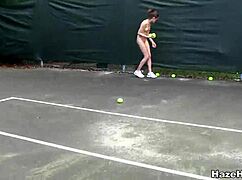 网球场上的大学女同性恋新人欺凌仪式