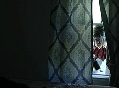 Velkokožnatá blondýnka Misty tvrdě šlehaná v dungeonu