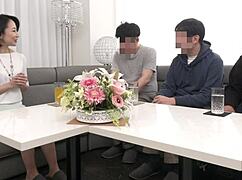 第一次和成熟妻子：处男男孩终极原始性交，铃木玲子