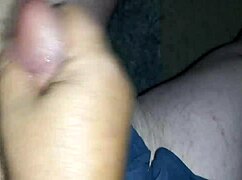 أملأ ملابس ابنة زوجي الداخلية بالسائل الساخن الآن!