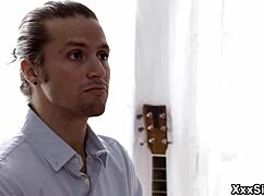 Vergine asiatica Alexia Anders perde la verginità con il ragazzo Jay Romero