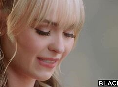 लिली व्हिस्पर्स, काउगर्ल राइडिंग में छह बड़े लंड ले रही है