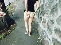 Andy Hot Sokakta Eşsiz Vücudunu Sergiliyor