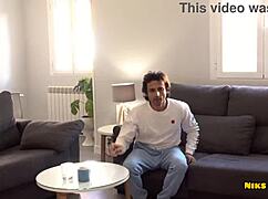 Setelah Isap Tetek Besar Pembantu, Gue Ngewe Dia Keras di Kasur