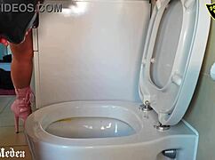 Trojka se dvěma holkami se změní v divokou s chaosem rimjobů