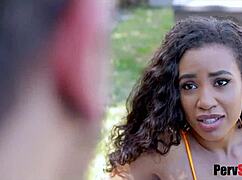 Demi Sutra nyder et hvid pik møde