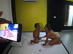 Biarkan istriku nikmati dengan kurcaci Zezinho Tevez dan Paty Bumbum