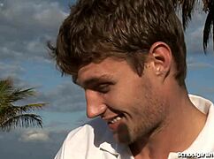 Školačkám je kunda tak těsná, že se nedá vytáhnout