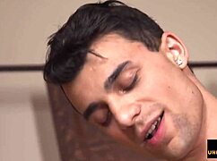 جوق أوروبي يقذف بجنون على مؤخرة توينك الضيقة! شاهد هذا النهاية الفوضوية!