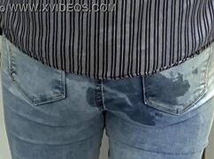 義息子のオナニーを捕まえて、ジーンズ姿の尻に射精させた