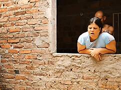 Perverse stedfar borer steddatters røv under vasketøj