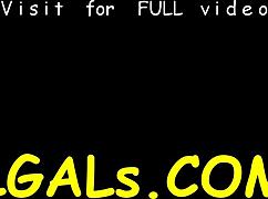 Incroyable ! Détends-toi avec deux salopes coquines en jeu de cul et bisous !