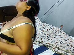 ये गर्म 18+ टीन मेरे कमरे में माँ-बाप के पास हस्तमैथुन कर रही है?