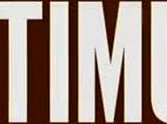 Dominatrice Maîtresse April travaille son esclave avec un gode en caoutchouc. Sa tenue en latex crie le contrôle pendant des séances intenses.