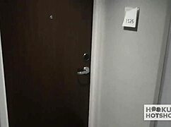 페티트 블론드 베이브 엉덩이에 넣어