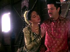 Анил Капур и Мадхури делят романтический поцелуй