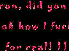 Oye, mira a mi depravada esposa montar ese consolador! ¿Cómo le muestro a esta madura puta follar de verdad?