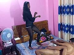 Trio avec belle-sœur à la chatte serrée ! Je les ai baisées toutes les deux dur dans du sexe bengali avec Hanif, Popy Khatun et Mst Sumona.