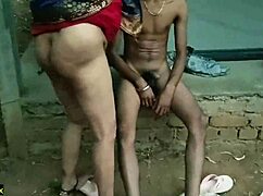 OMG, hot aunty caught with thief in garden for outdoor sex! 😍