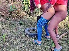 Estudiante de gran culo perforada duro en el bosque a perrito parado