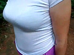 Encontrei uma estranha latina na floresta, fiz um acordo e a fodi duro.