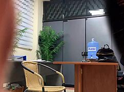 Spionkamera fanger skjulte øjeblikke i direktørens kontor på Instituto Mexico