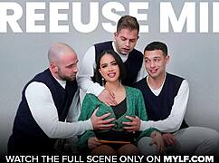 死党猛肏我继母屁股