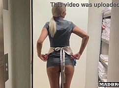 Ukrainsk rengøringsdame banket hårdt på toilettet