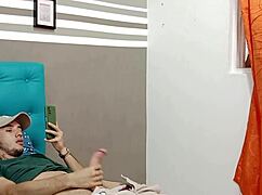 मैंने अपने हॉर्नी सौतेले बेटे को मस्तूरबेट करते हुए पकड़ा और उसे गहरी ब्लोजॉब से मदद दी - पूरी कहानी।