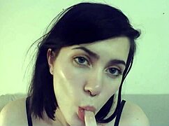 Uau, olha essa russa de 18+ levando anal e garganta profunda como uma pro!