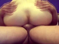 Zrela punca dobi jebano tesno pičko in usta