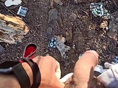 Gir meg til to gutter rett ved metrosporene i skogen. Villt utendørs!