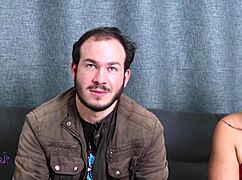 דיגמנתי לקסטינג פורנו פראי של רומן קסטרו על הספה