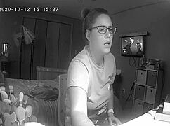 Schlampige Teen 18+ auf versteckter Kamera erwischt, Hausaufgaben schwänzt um mit Toys zu vibrieren