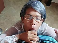 Adamım, üvey oğlumu mutfakta sikiyorum, onun büyük götlü milf annesi çok pis!