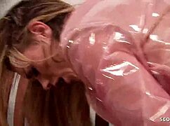 Nedves ruhás cfnm szex MILF Paige Ashley-vel