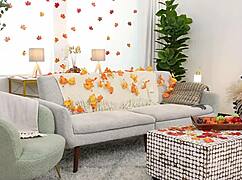 Ellie Nova cu sâni mari oferă pizda pentru sărbătoarea Recunoștinței