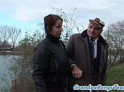 Busty Eurobabe, chceš šukať dedka so mnou dnes večer?