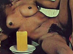 واو، نجوم إباحية قديمة تعرض صدرها الطبيعي الشعراء في الهواء الطلق 😍