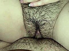 在娇小性感邻居紧致小穴内射精